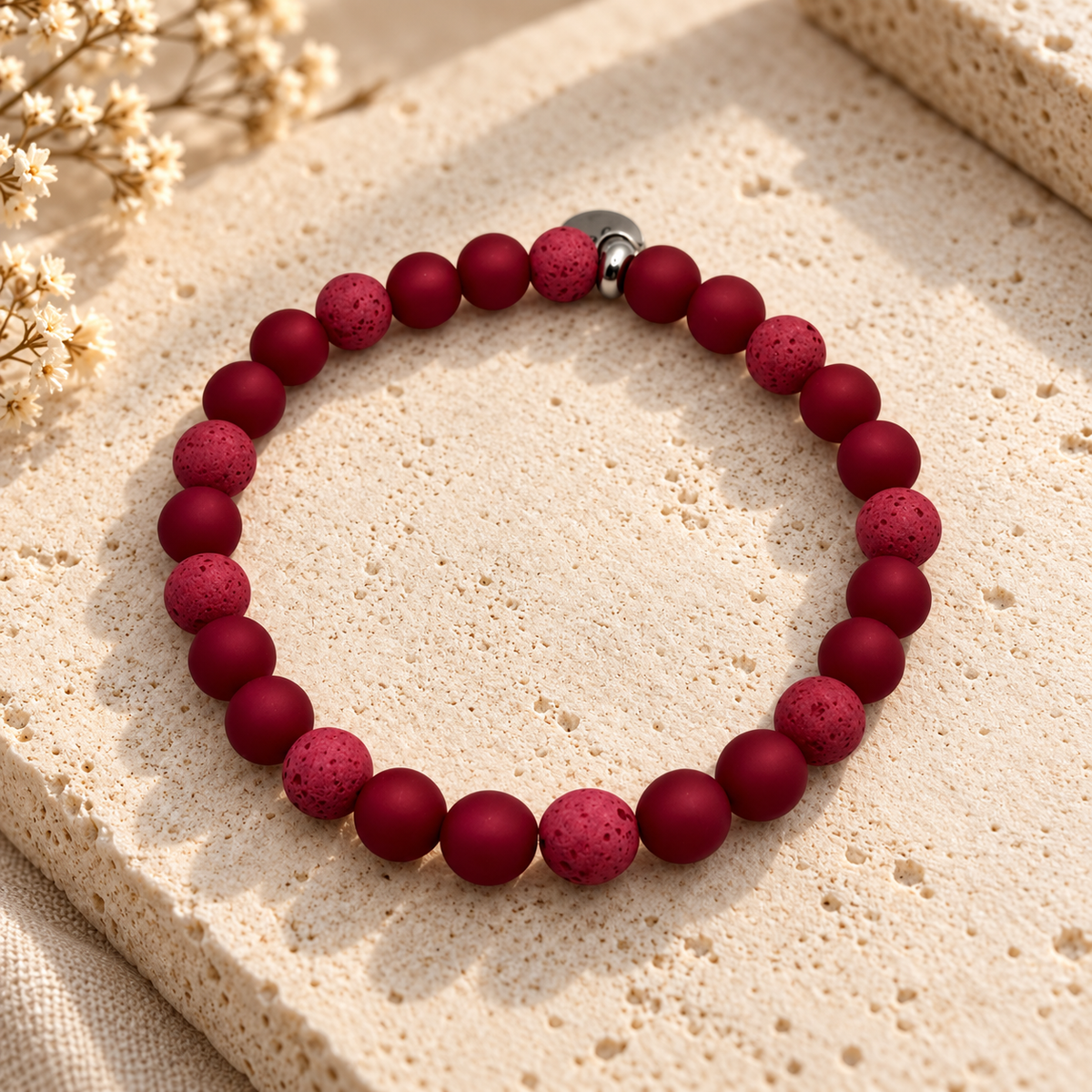 Lieblingsmoment – rotes handgefertigtes Polarisperlen-Armband von JI Handmade